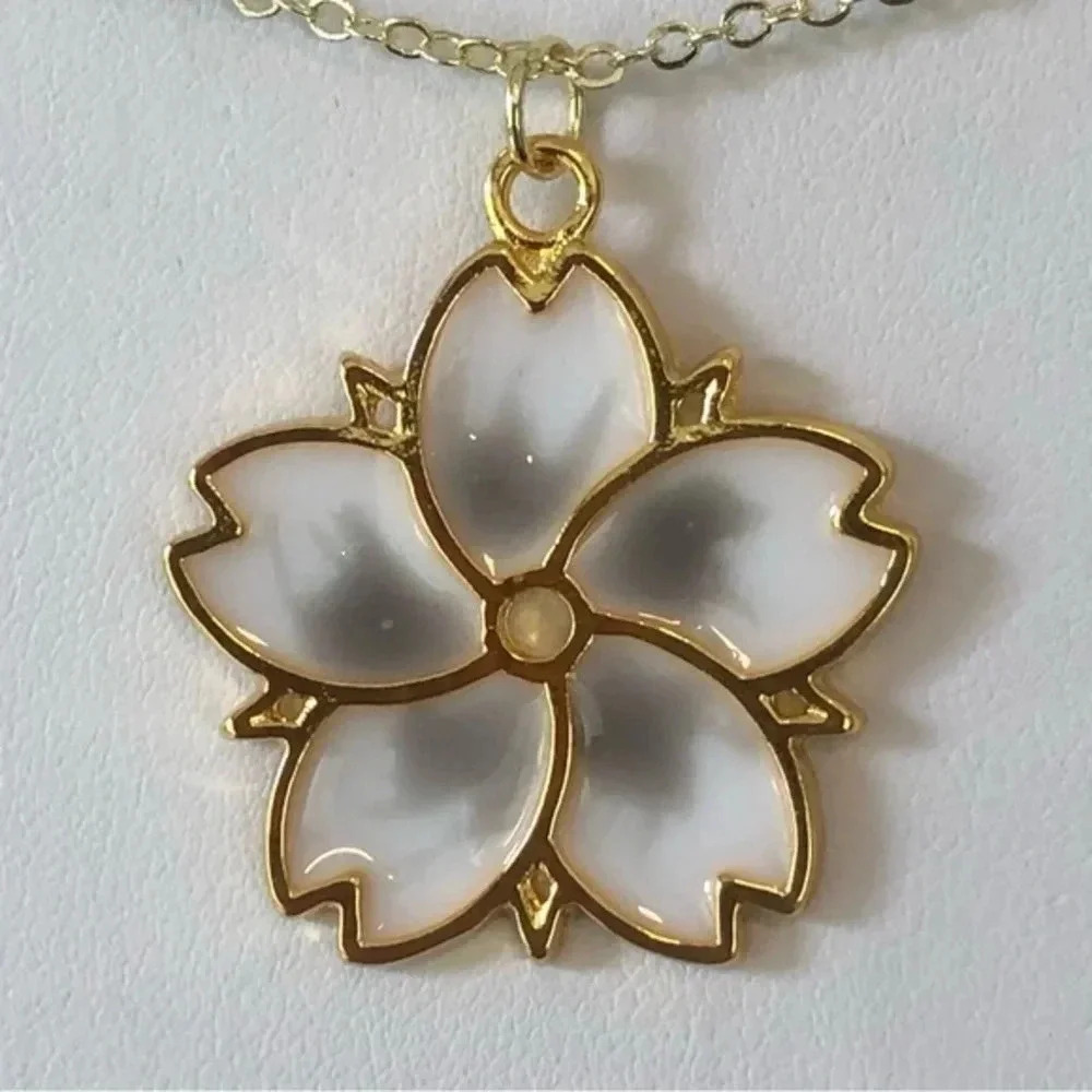 Handmade Epoxy Resin Flower White & Gold Necklace Cottage Prairie New NWT